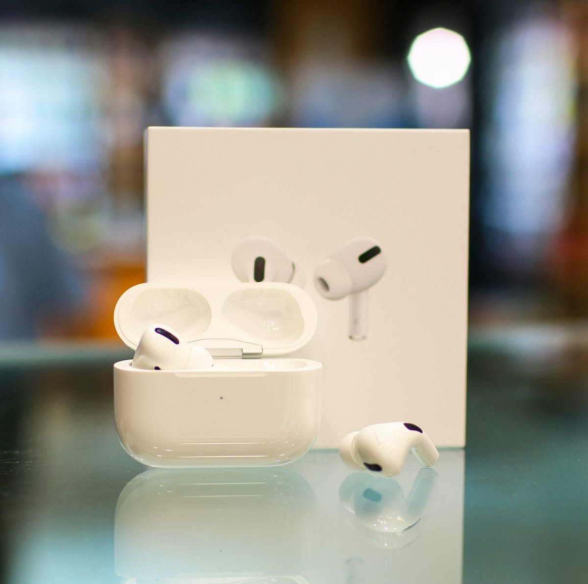 Airpods pro 2nd gen with anc, free magsafe powebank.