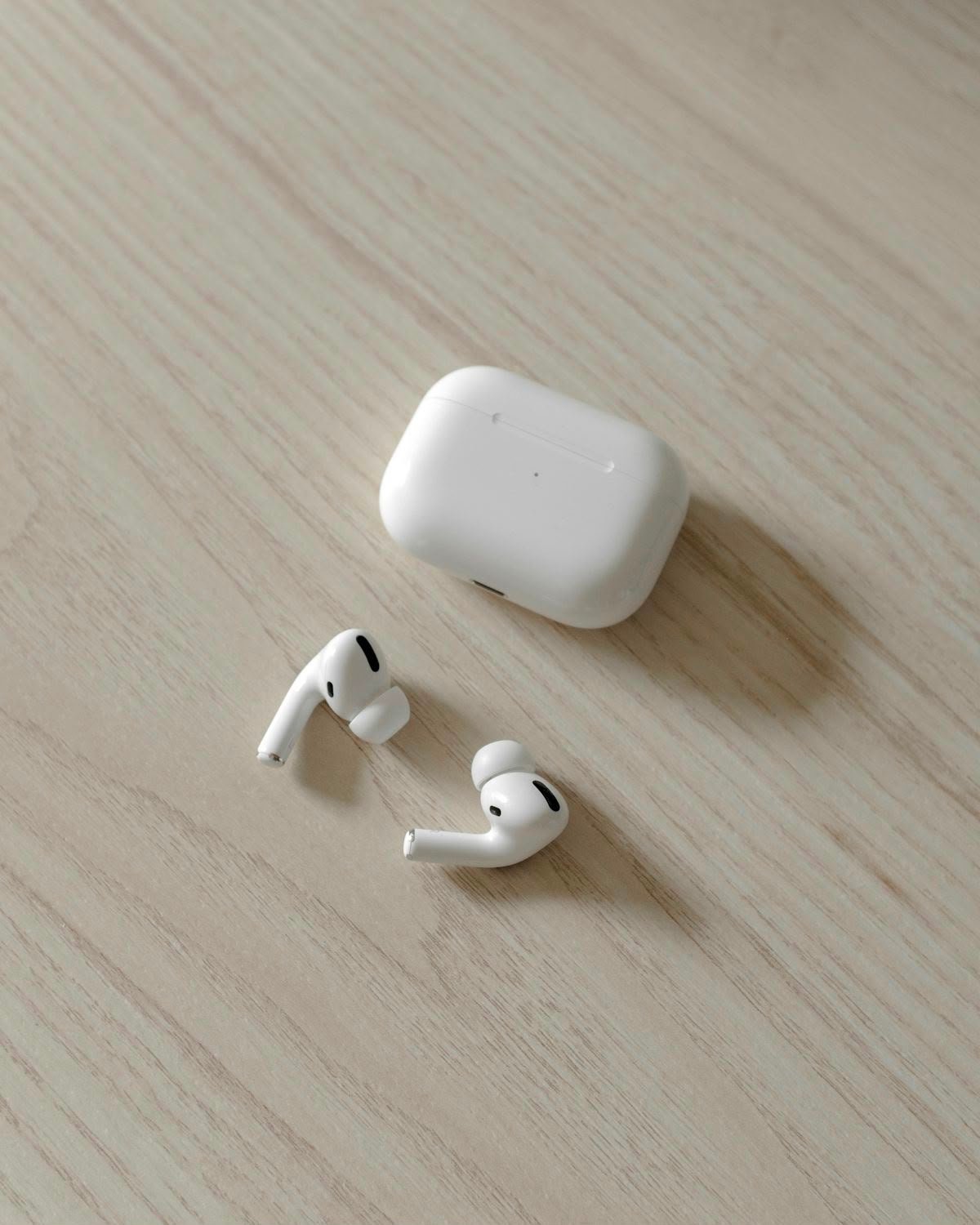 Airpods pro 2nd gen with anc, free magsafe powebank.