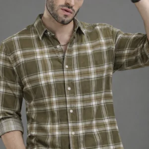 Roadster Men Regular Fit Solid Spread Collar Casual Shirt
